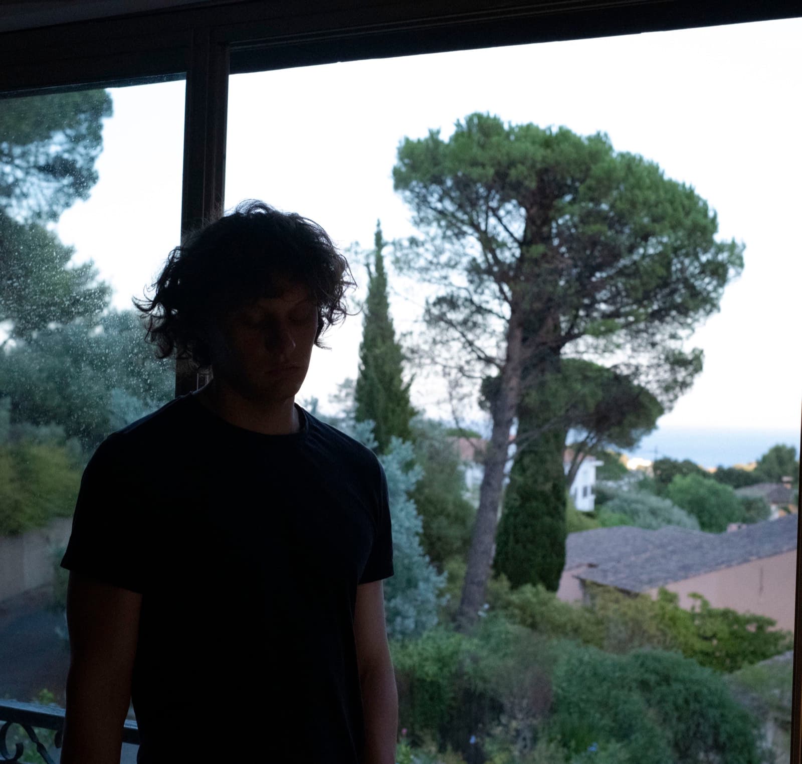 Nihli, sound engineer and beatmaker, standing by a window